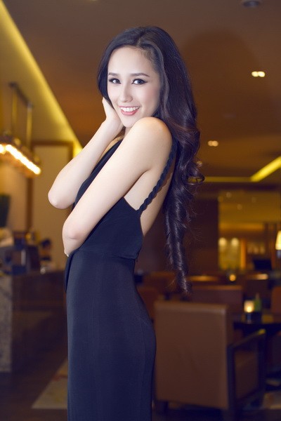 Hoa hậu 2006 Mai Phương Thúy diện chiếc đầm khoe bờ vai trắng tròn